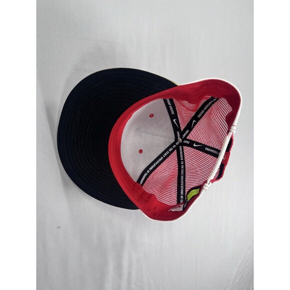 Nike True Hockey Canada Mesh Snapback Hat Red White Maple Leaf Trucker OSFA - Picture 8 of 8